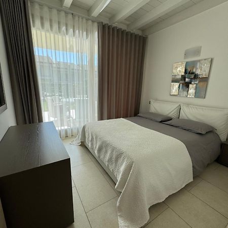 De Luxe Apartments Eden Sirmione Bagian luar foto