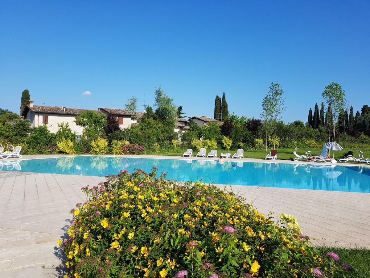 De Luxe Apartments Eden Sirmione Bagian luar foto