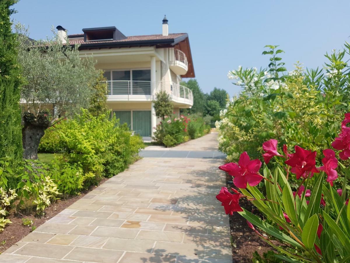 De Luxe Apartments Eden Sirmione Bagian luar foto